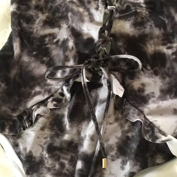 Black and gray tie-dye one piece - Picture 6 of 6